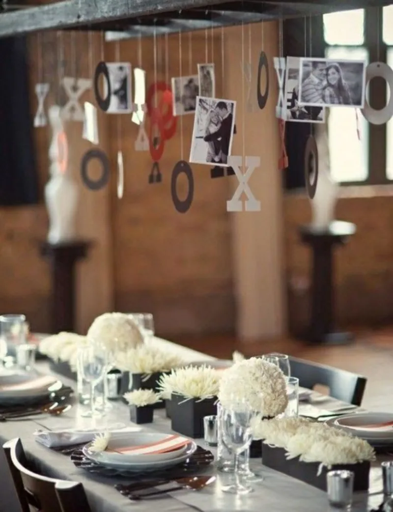 As fotos do casal são ótimas opções de decoração e podem ser penduradas sobre a mesa.
Foto: Pinterest