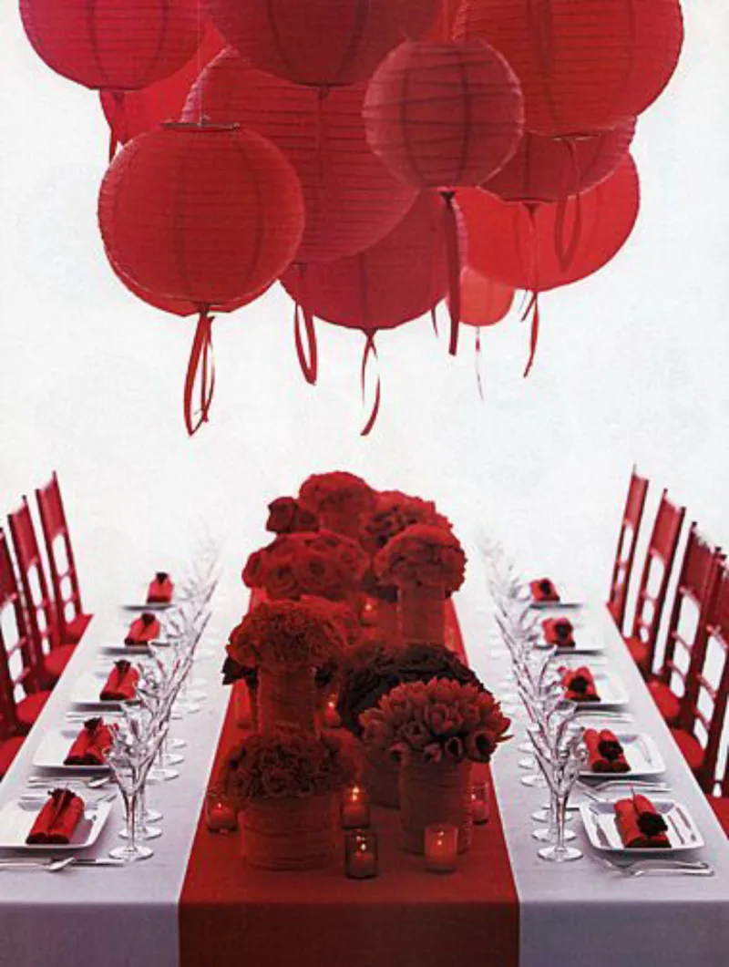 Luminárias japonesas são um grande trunfo para decorar o teto. O efeito é grandioso e o custo, baixo.
Foto: Pinterest