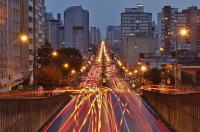 Avenida Visconde de Guarapuava no horário de rush. Fotos: Jean Carlo Piovezan / Divulgação
