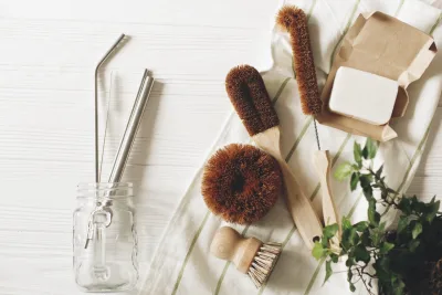 Produtos biodegradáveis e químicos naturais são as melhores soluções para atenuar o impacto que uma faxina em casa pode ter no meio ambiente. Foto: Bigstock