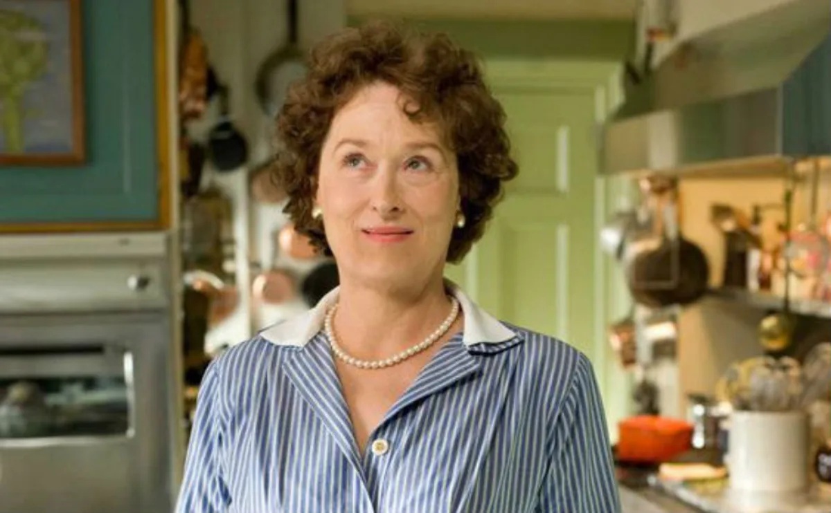 Meryl Streep interpretou a chef e escritora no filme Julie & Julia, de 2009. Foto: Divulgação.