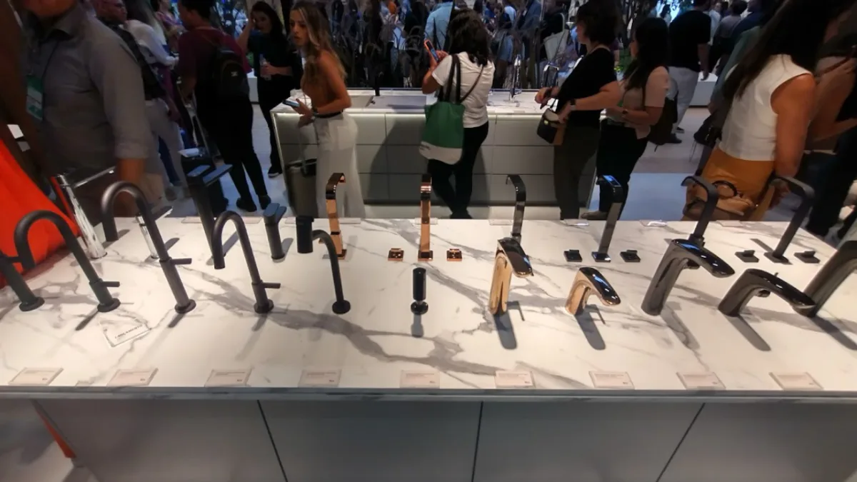 Metais no estande da Roca na Expo Revestir 2023