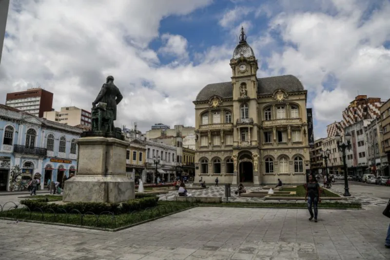 Centro histórico de Curitiba: muito comércio, pouca moradia. Foto: André Rodrigues