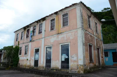 Interditado desde 2015, casarão símbolo de Guaraqueçaba pede socorro