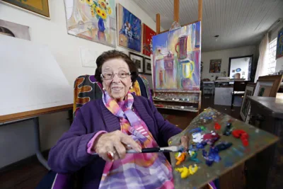 A artista plástica Ida Hannemann de Campos, decana das pintoras paranaenses, em 2017. Foto: Albari Rosa