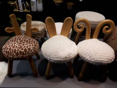 As cadeiras infantis da Lilian Gift Design fazem referência à formas animais.  Confira esse e outros lançamentos da ABCasa. 
Fotos: Sharon Abdalla / Gazeta do Povo   