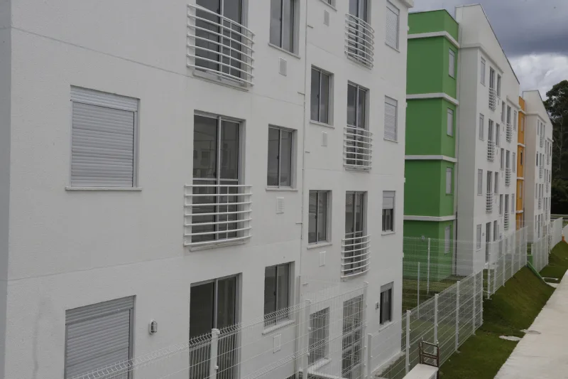 Após 5 anos de crescimento, mercado imobiliário registra queda puxada pela habitação social