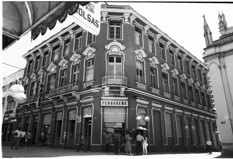 A antiga casa de ferragens, no Centro, foi fundada em 1898. Foto: Acervo Casa da Memória/FCC