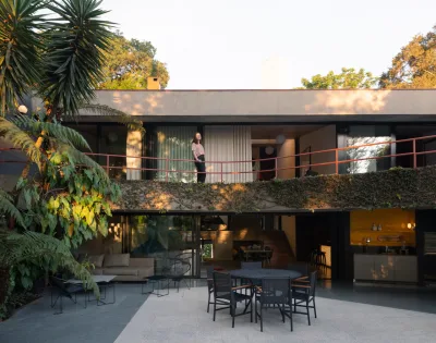 Icônica pela arquitetura brutalista, Casa MIC, passa por processo de retrofit