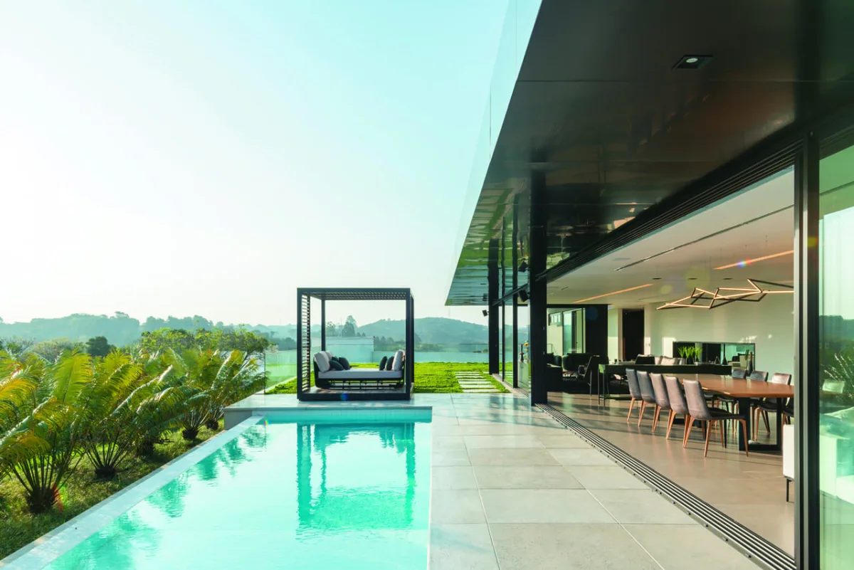 Piscina é elemento de lazer e bem-estar.