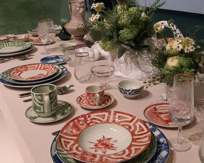 Referência mundial em louça, a portuguesa Vista Alegre – cuja história começa em 1824 – apresentou diversas coleções, a exemplo da Winter Garden.