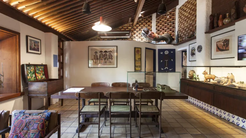 Sereia que voa? Tem, sim senhor. Casa reflete o imaginário mágico de Jorge e Zélia