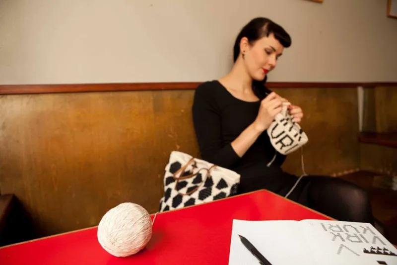 A artesã finlandesa Molla Mills tem quase 50 mil seguidores em seu Instagram, onde compartilha dicas e técnicas de crochê. Foto: reprodução Facebook Molla Mills Crochetterie.