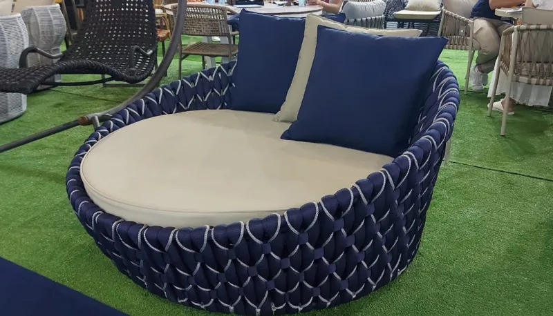 Chaise Onda, por Scaburi Móveis, traz trama em tricô e corda náutica.