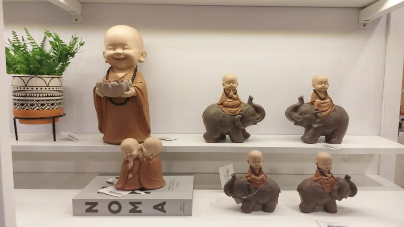 Budas da Bras Continental acrescentam a fé às formas humanas.