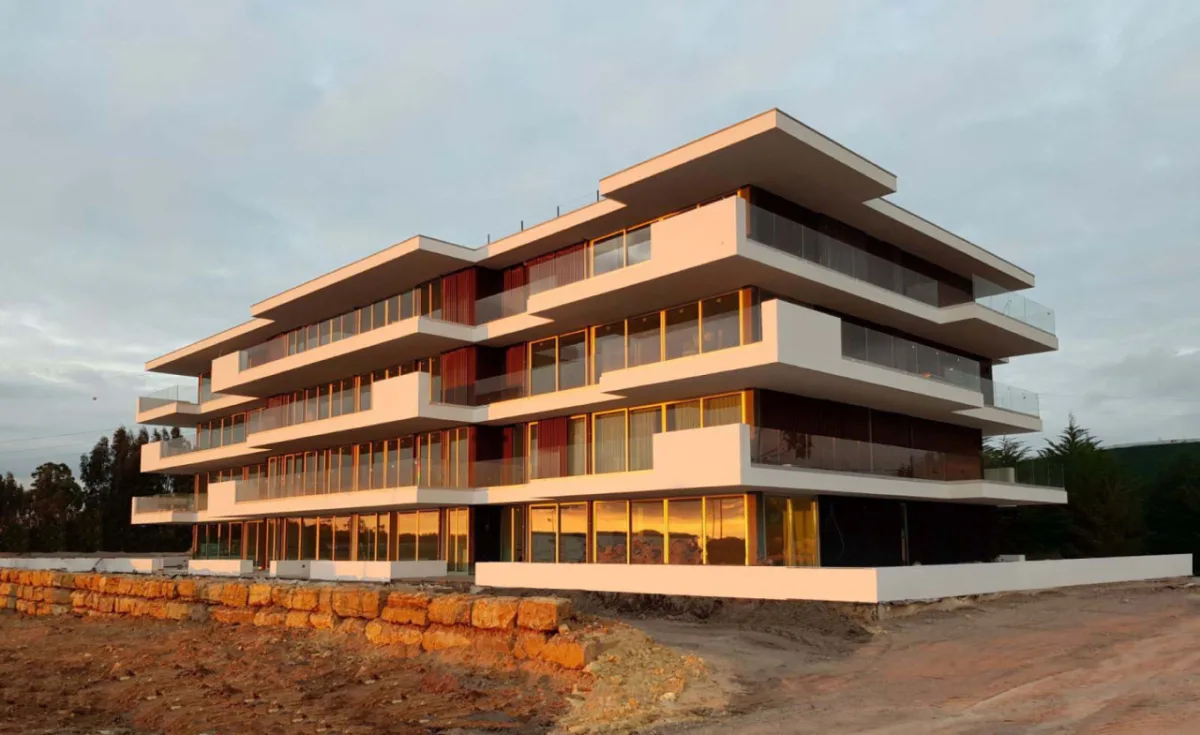 Condomínio Belas Clube de Campo, em Lisboa, conquistou reconhecimento por seu desempenho energético superior e tem atraído a atenção dos brasileiros que se mudam para Portugal. Fotos: Divulgação 