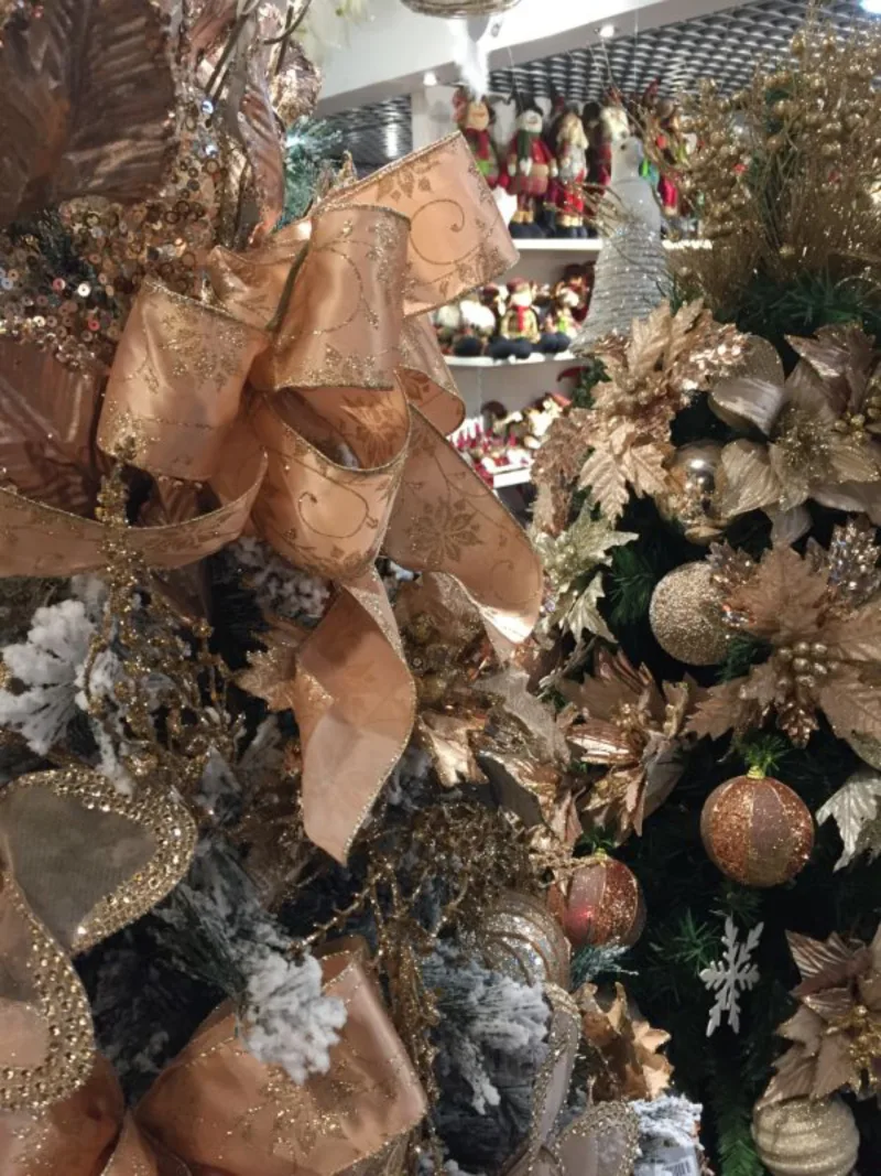 Champagne, platinum e ouro rosé são as cores do ano no decór de Natal. Foto: Divulgação/Noel Decorações de Natal