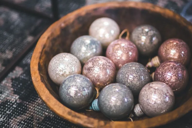 Champagne, platinum e ouro rosé são as cores do ano no decór de Natal. Foto: Pexels.com