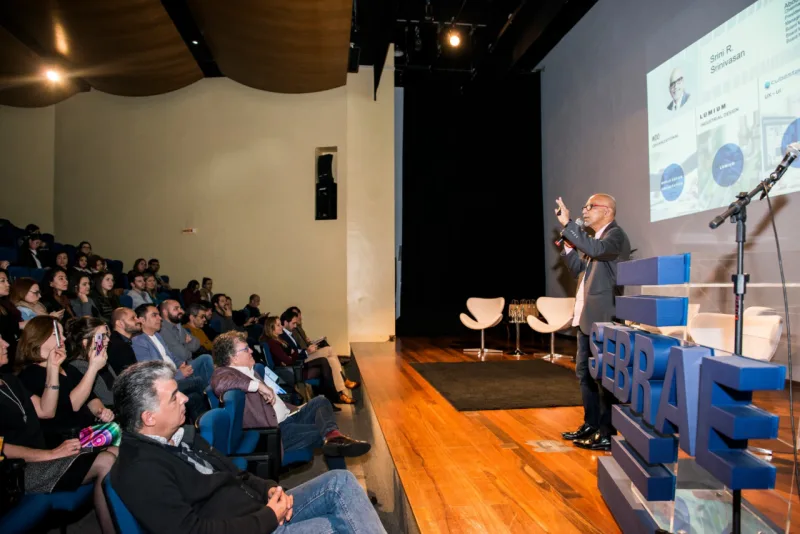 Srini Srinivasan, presidente eleito do WDO, falou sobre design e desenvolvimento social em Curitiba. Foto: Letícia Akemi / Gazeta do Povo