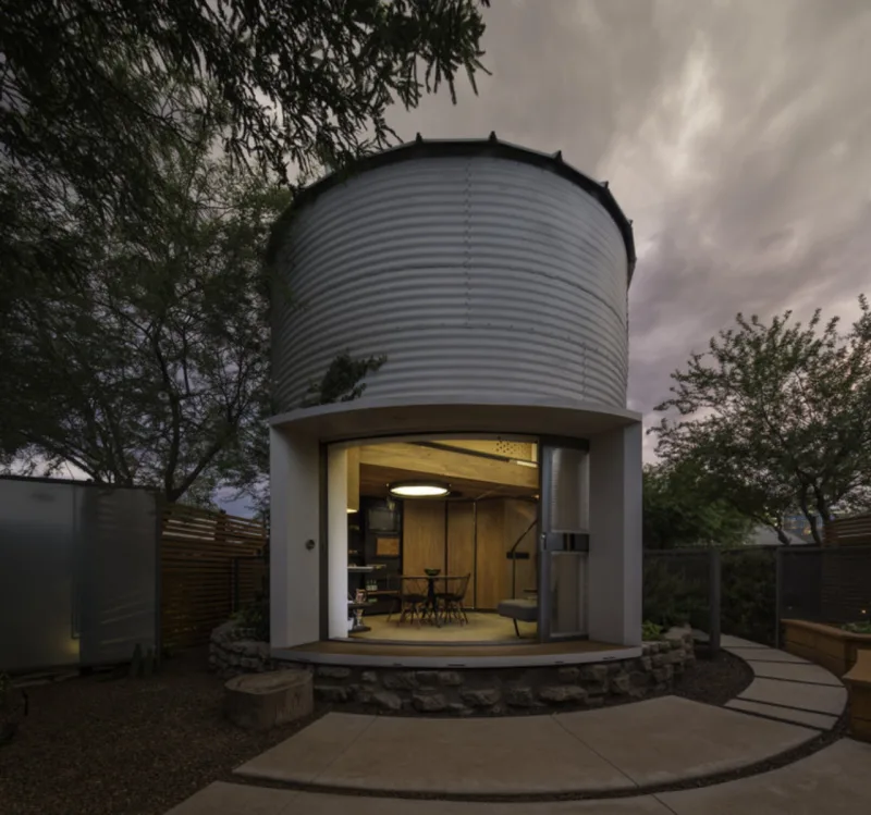 Silo de grãos abandonado virou um loft confortável e com decoração super contemporânea. Foto: Kaiser Works / Reprodução