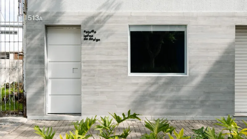 Marca tem como premissa a pluralidade em peças com design contemporâneo.