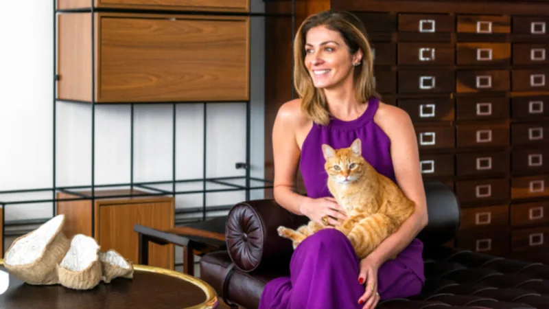 Sócia-fundadora da Ôda Design, Ticiana Martinez apresenta curadoria de design desde 2016.