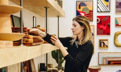 Marca curitibana exalta e impulsiona a arte e o design brasileiro e manual