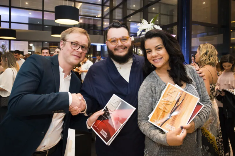 o arquiteto Henning Kunow, com Luan galani, editor da HAUS, e a arquiteta Leticia Kunow. Foto: Letícia Akemi/ Gazeta do Povo
