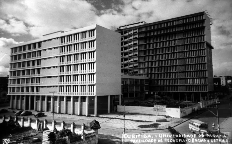 Prédios foram projetados pelo paranaense Azambuja. Foto: Armin Henkel/Acervo da Casa da Memória / Diretoria do Patrimônio Cultural / Fundação Cultural de Curitiba