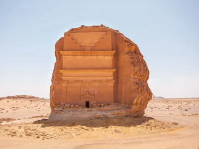 Qasr al-Fareed: o túmulo-castelo isolado no deserto da Arábia Saudita
