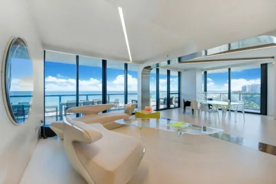 Apartamento de Zaha Hadid é inundado por luz natural de todos os lados. Foto: Divulgação