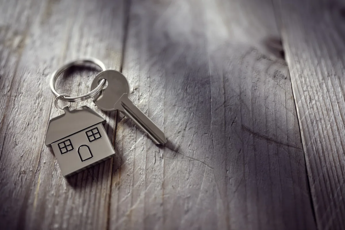 Há imóveis em Curitiba, Região Metropolitana e interior do Paraná. Foto: Bigstock. 