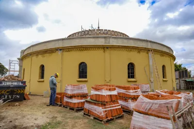 Prefeitura nega descaracterização, mas Teatro Paiol passará por intervenção após pintura “equivocada”