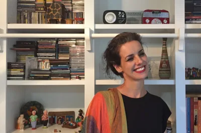 Cada um dos móveis ganha vida através dos textos de Adriana Sydor. Foto: divulgação