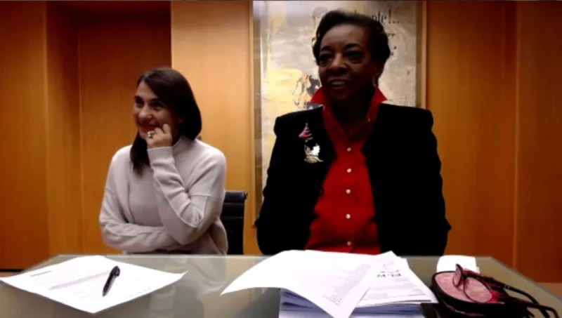 Maria Porro e Marva Griffin durante a conferência sobre as novidades do Salone del Mobile 2023.