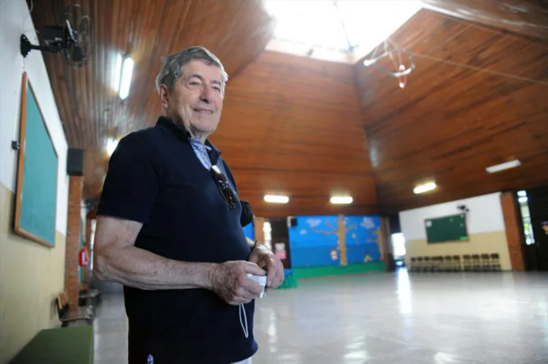 Willer revisitou a Escola Municipal Vila Nossa Senhora da Luz dos Pinhais, também conhecida como "grupão", em 2014