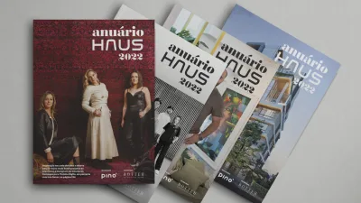Quatro unidades do Anuário HAUS com capas personalizadas diferentes.