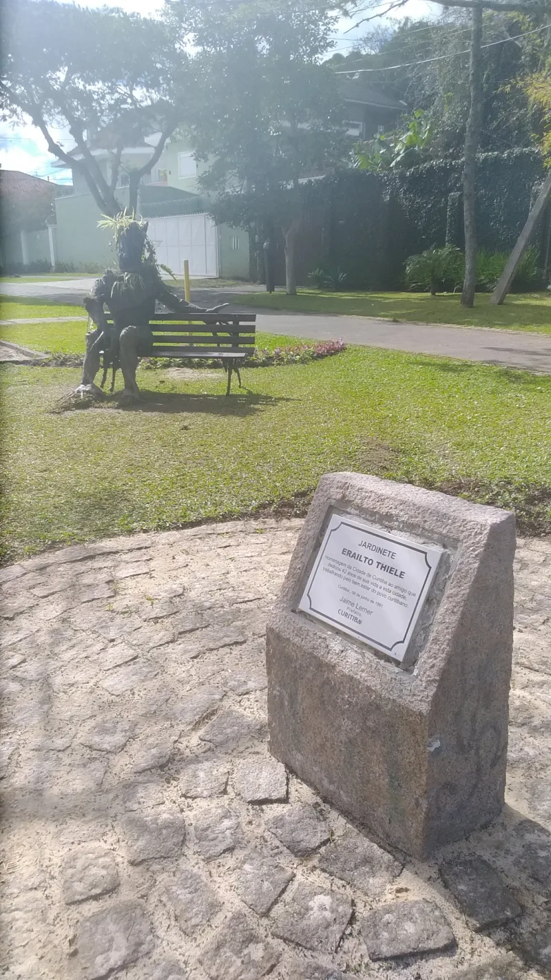 Escultura fica no Jardinete. Foto: Aléxia Saraiva/Gazeta do Povo