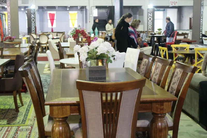 Feira oferece móveis e objetos de decoração com descontos de até 70%.