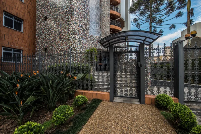 Detalhes da fachada do Antoni Gaudí Residence. Foto: Letícia Akemi / Gazeta do Povo.