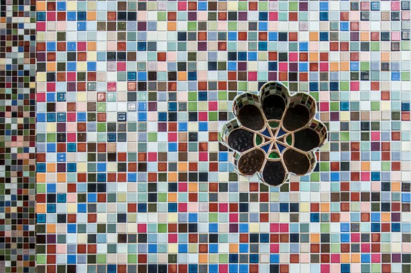 Detalhe do mosaico de pastilhas. Foto: Letícia Akemi / Gazeta do Povo.