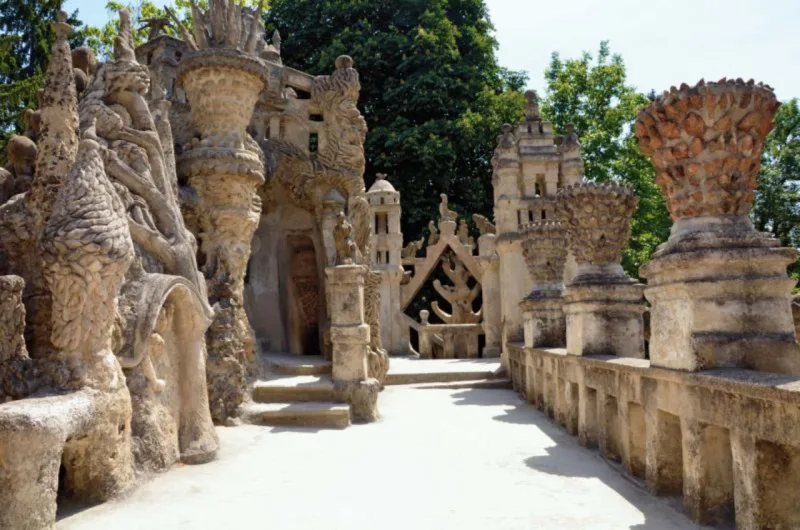 Terraço. Foto: Palais Idéal du Facteur Cheval/Reprodução