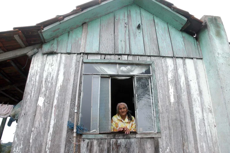Casas na Lapa são tradicionalmente feitas em madeira. Foto da Comunidade Quilombola do Feixo em 2009. Foto: Roberto Corradini/SECS