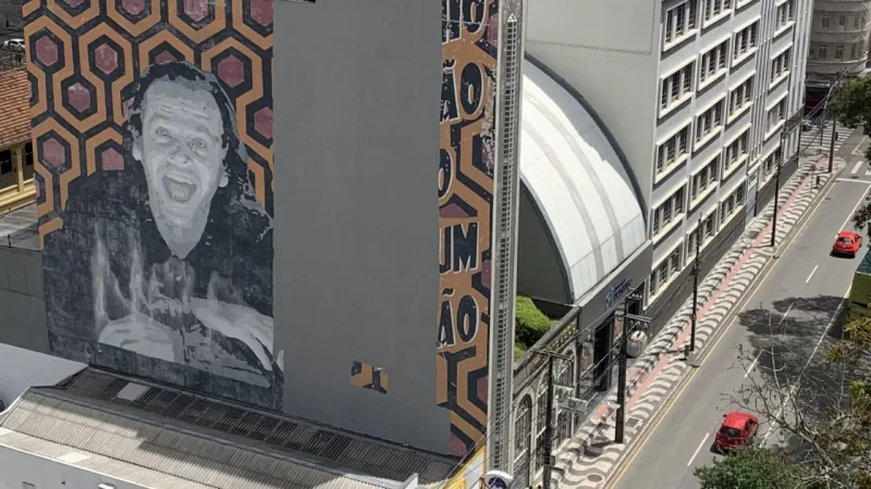 Registro feito em 5 de novembro, quando o mural começou a ser apagado. Foto: Gazeta do Povo