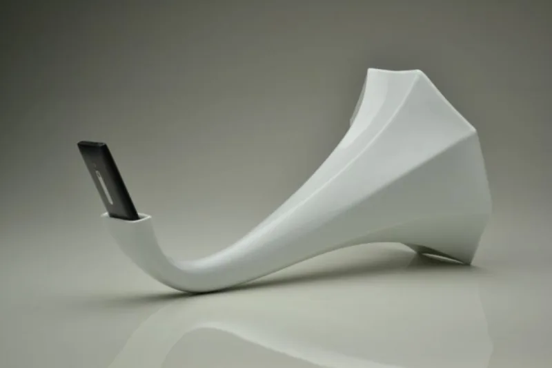 O Gramophone é um dos representantes curitibanos da mostra, com design de EstúdioPellanda-Ecker e fabricação da Holaria. Foto: divulgação/MON