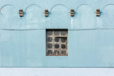 Exposição apresenta detalhes da arquitetura residencial popular, anônima e criativa de Curitiba