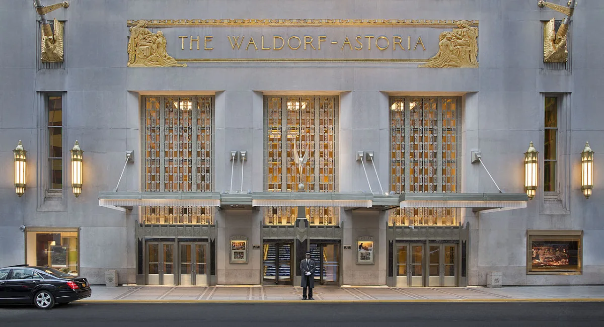 Waldorf Astoria foi construído em 1931 e ocupou a posição de hotel mais alto do mundo até 1963.  Foi cenário para filmes como “Sr. e Sra. Smith” e para a clássica cena do tango de “Perfume de Mulher" Fotos: Divulgação