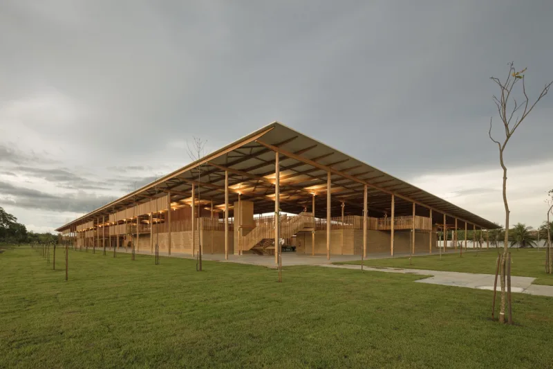 Escola finalista do RIBA 2018 foi projetada pela Aleph Zero em parceria com o estúdio de design Rosenbaum. Foto: Leonardo Finotti / Divulgação