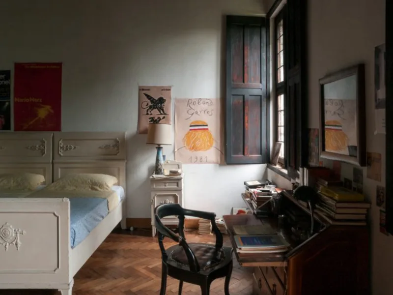 Quarto decorado com posteres para a gravação do filme. Foto: reprodução/Pinterest