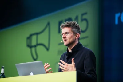Carlo Ratti é o principal destaque do primeiro dia do evento. Foto: re:publica/Jan Zappner/Flickr/Reprodução